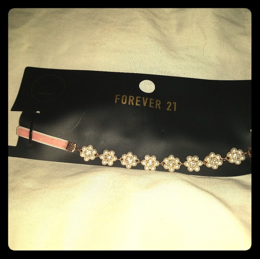 Flower choker